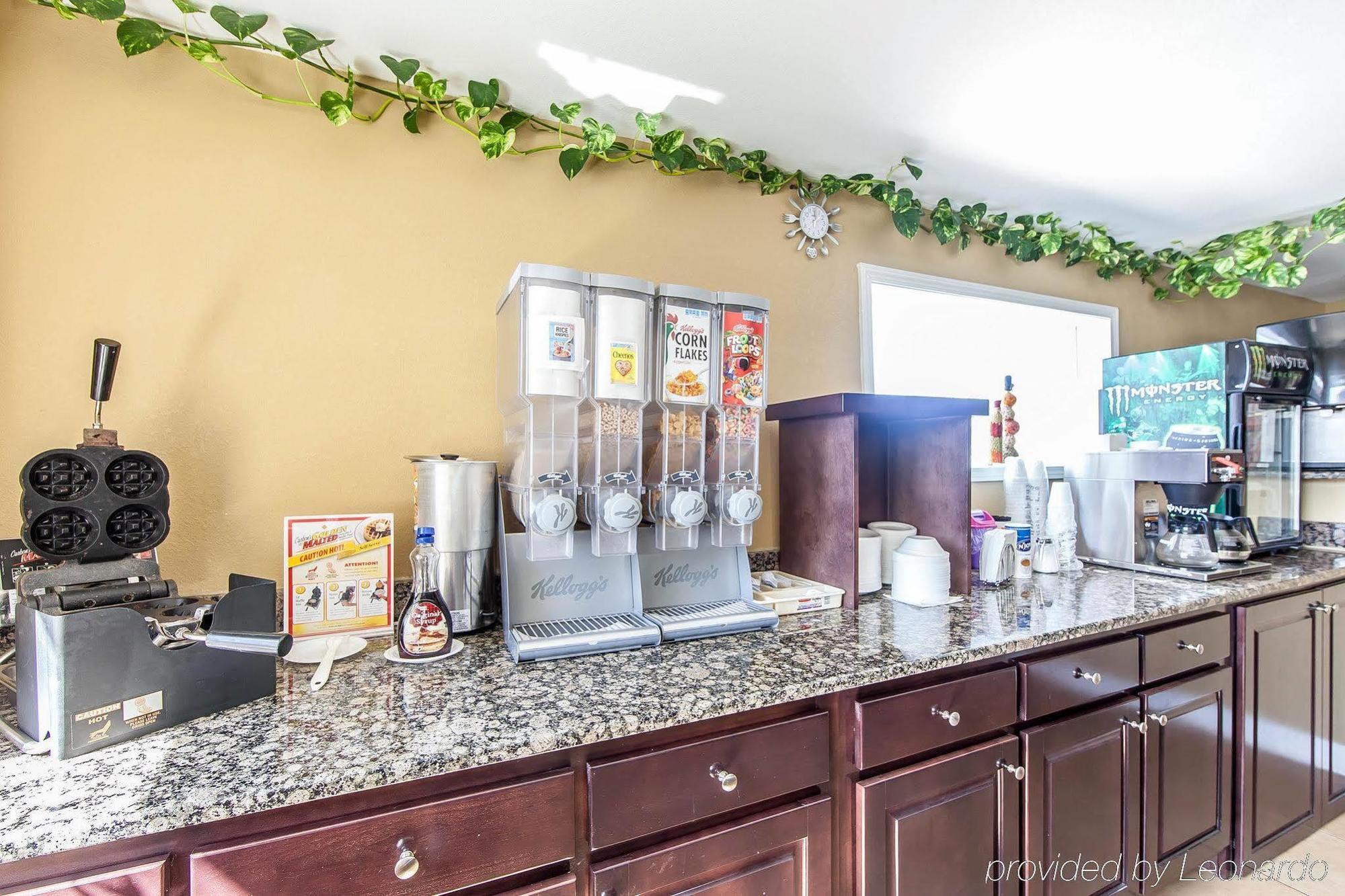 Days Inn By Wyndham Calhoun Ga I-75 And Us-41 Ngoại thất bức ảnh
